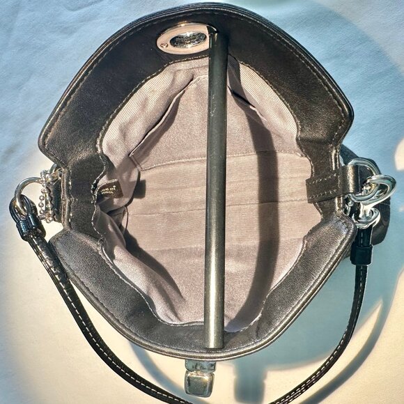 COACH Chelsea Signature Jacquard & Patent Leather Turnlock Wristlet Black 40809 - Picture 8 of 16